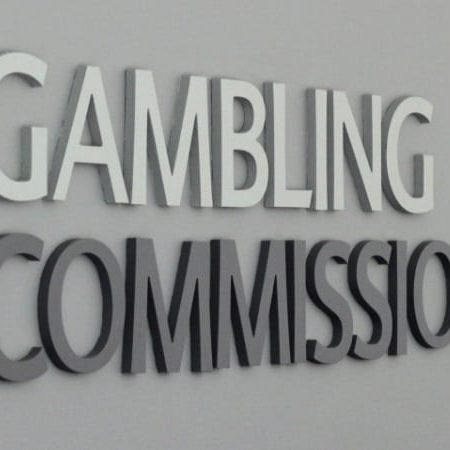 William Hill sets aside £15m with GB licence under review