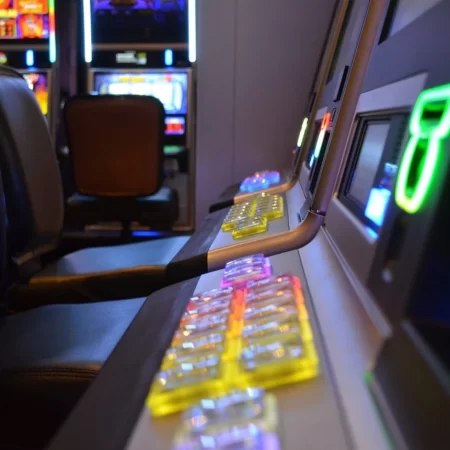 Research links late-night pokies play to problem gambling in NSW