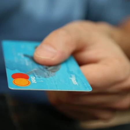 Swedish regulator calls for credit card ban following government report